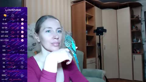 cute_lion_ online show from 12.30.24