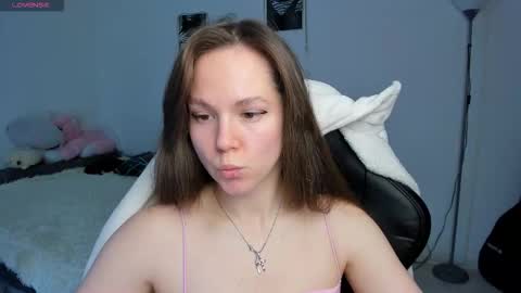 Snapshot of cute_little_ass chatting on 11.03.25 Emily online show from 11.03.25