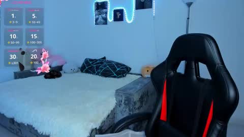 Snapshot of cute_little_ass chatting on 11.04.25 Emily online show from 11.04.25