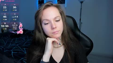 Snapshot of cute_little_ass chatting on 11.05.25 Emily online show from 11.05.25