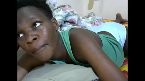 Snapshot of cute_marion chatting on 10.24.25 cute_marion online show from 10.24.25