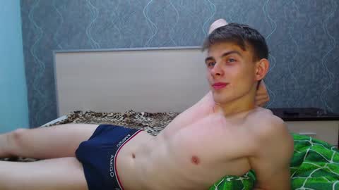 Snapshot of cute_oliver chatting on 01.11.25 Oliver online show from 01.11.25