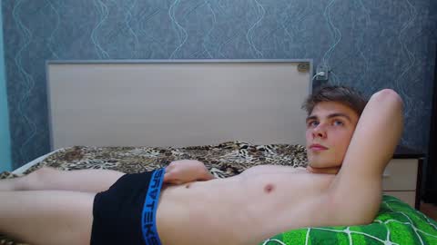 Snapshot of cute_oliver chatting on 01.25.25 Oliver online show from 01.25.25
