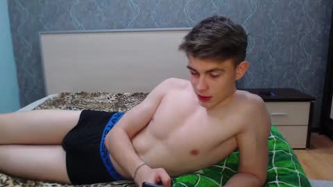 Snapshot of cute_oliver chatting on 01.27.25 Oliver online show from 01.27.25