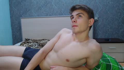 Snapshot of cute_oliver chatting on 02.01.25 Oliver online show from 02.01.25