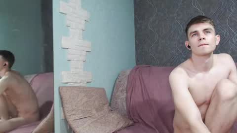 Snapshot of cute_oliver chatting on 03.06.25 Oliver online show from 03.06.25