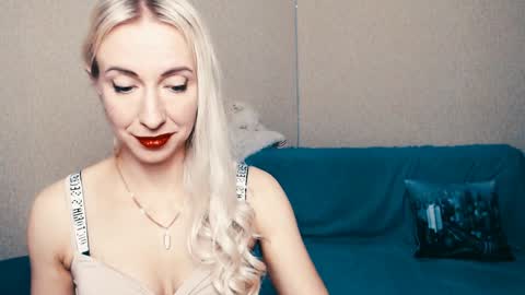 cute_smile_shy online show from 01.17.25