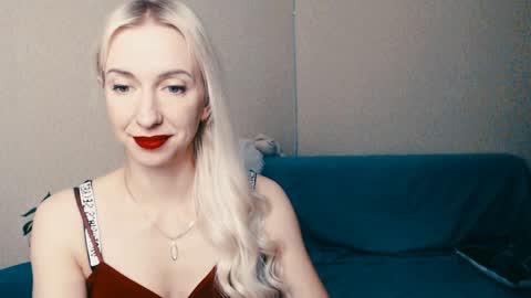 cute_smile_shy online show from 01.25.25