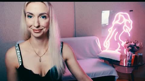 cute_smile_shy online show from 09.30.25