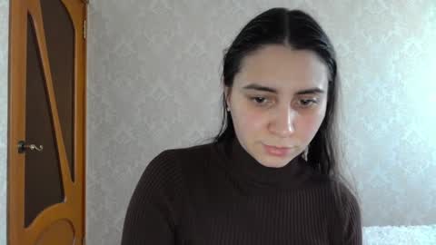 cute_strawberry_ online show from 12.09.24