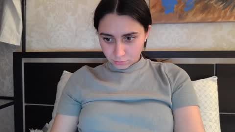 cute_strawberry_ online show from 12.09.24