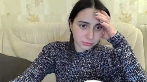 cute_strawberry_ online show from 12.13.24