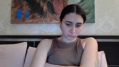 cute_strawberry_ online show from 12.14.24