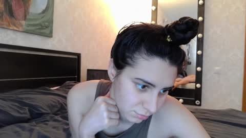 cute_strawberry_ online show from 12.16.24