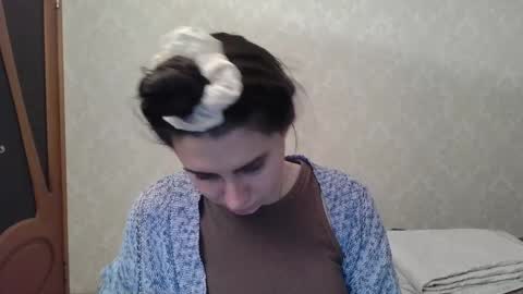 cute_strawberry_ online show from 12.17.24