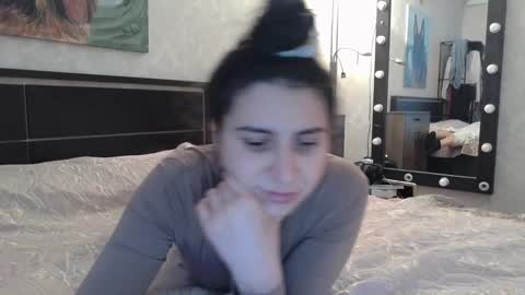 cute_strawberry_ online show from 12.18.24