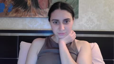 cute_strawberry_ online show from 12.20.24