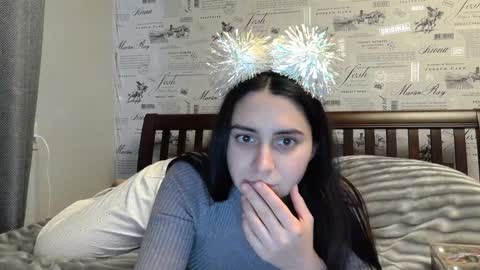 cute_strawberry_ online show from 12.24.24