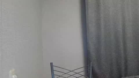 cute_strawberry_ online show from 12.27.24