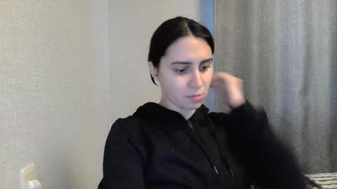 cute_strawberry_ online show from 12.28.24