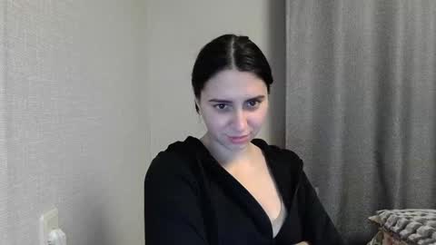 cute_strawberry_ online show from 12.28.24