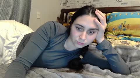 cute_strawberry_ online show from 12.30.24