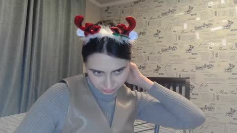 cute_strawberry_ online show from 12.31.24