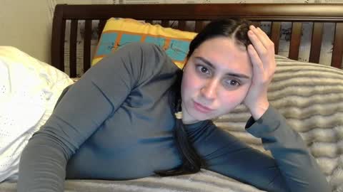 cute_strawberry_ online show from 01.06.25