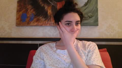 cute_strawberry_ online show from 02.06.25