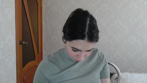 cute_strawberry_ online show from 02.08.25