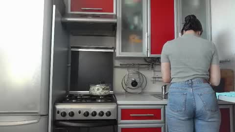 cute_strawberry_ online show from 02.10.25