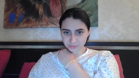 cute_strawberry_ online show from 02.11.25