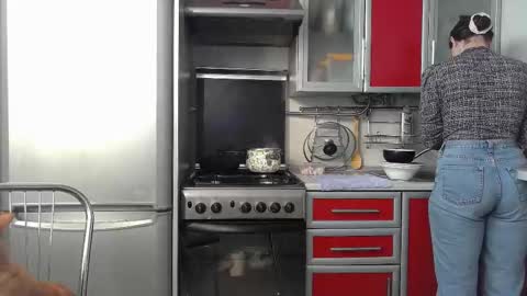 cute_strawberry_ online show from 02.13.25