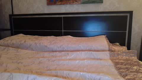 cute_strawberry_ online show from 02.14.25