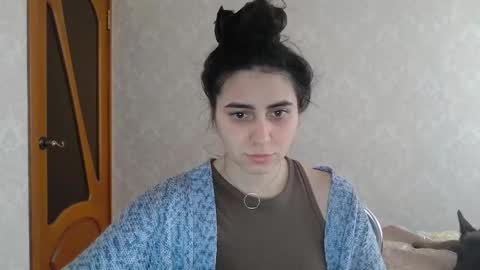 cute_strawberry_ online show from 02.15.25