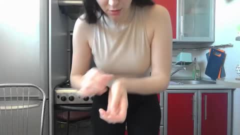 cute_strawberry_ online show from 02.18.25