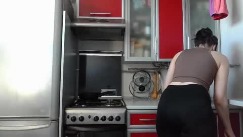 cute_strawberry_ online show from 02.25.25