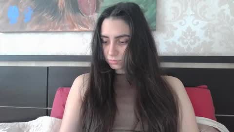 cute_strawberry_ online show from 03.10.25