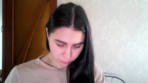 cute_strawberry_ online show from 09.09.25