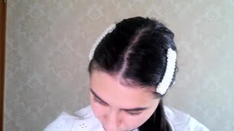 cute_strawberry_ online show from 10.04.25