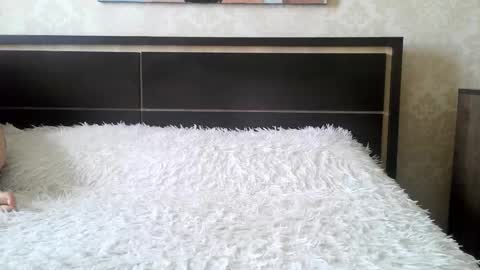 cute_strawberry_ online show from 10.06.25