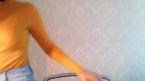 cute_strawberry_ online show from 10.09.25