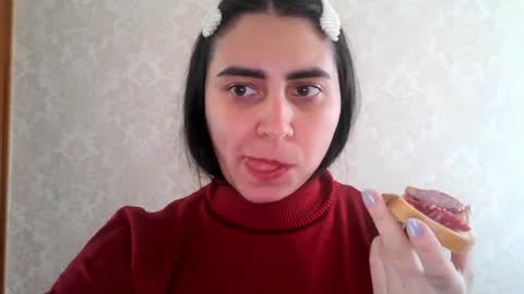 cute_strawberry_ online show from 10.20.25