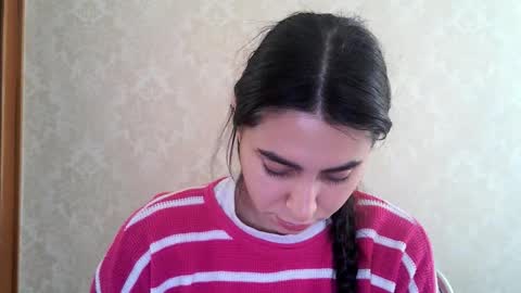 cute_strawberry_ online show from 10.23.25