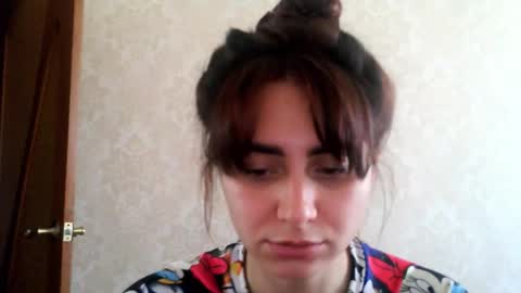 cute_strawberry_ online show from 10.30.25