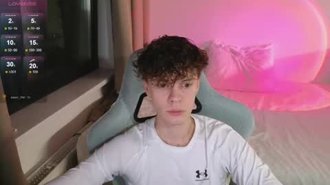 Snapshot of cute_thomas chatting on 05.06.26 Thomas - online show from 05.06.26