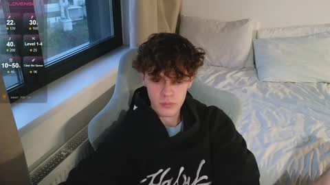 Snapshot of cute_thomas chatting on 05.11.26 Thomas - online show from 05.11.26