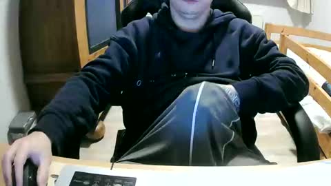 Snapshot of cuteboy090 chatting on 04.19.26 Cuteboy090 online show from 04.19.26