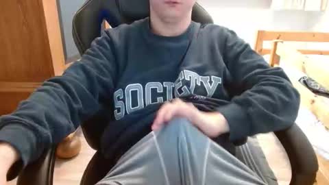 Snapshot of cuteboy090 chatting on 04.22.26 Cuteboy090 online show from 04.22.26