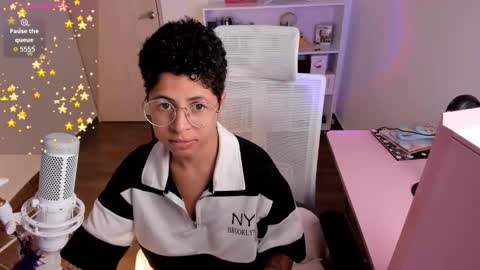 Snapshot of cutebunnybell chatting on 11.01.25 cutebunnybell online show from 11.01.25